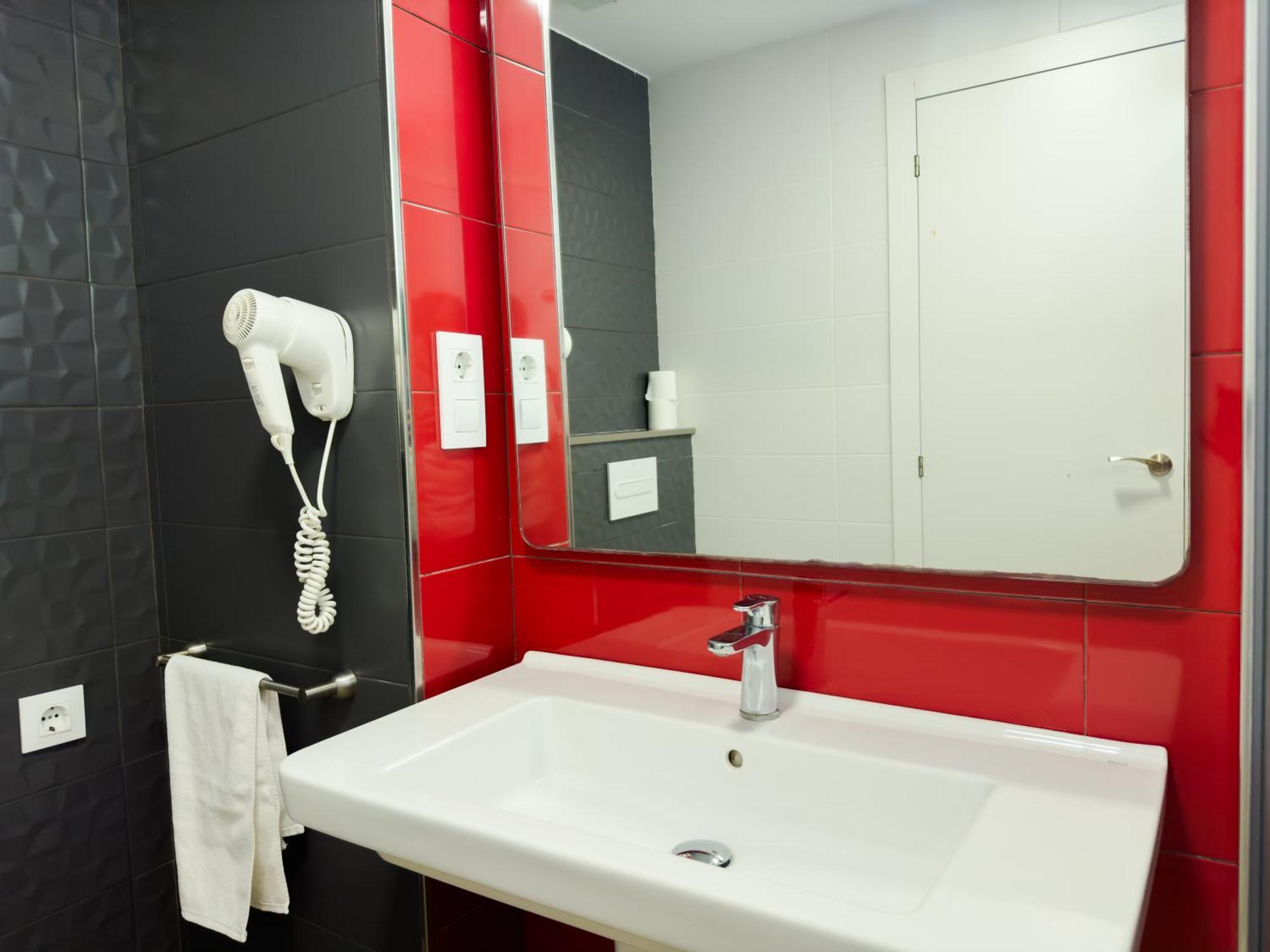 Rentalmar Zahara Family Suites Salou Exterior foto